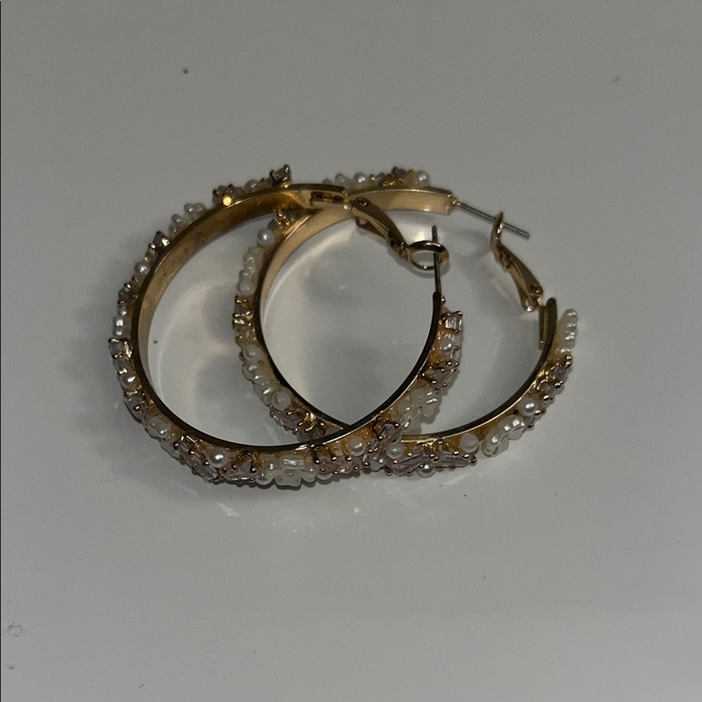 Elegant Gold and Pearl Hoop Earrings